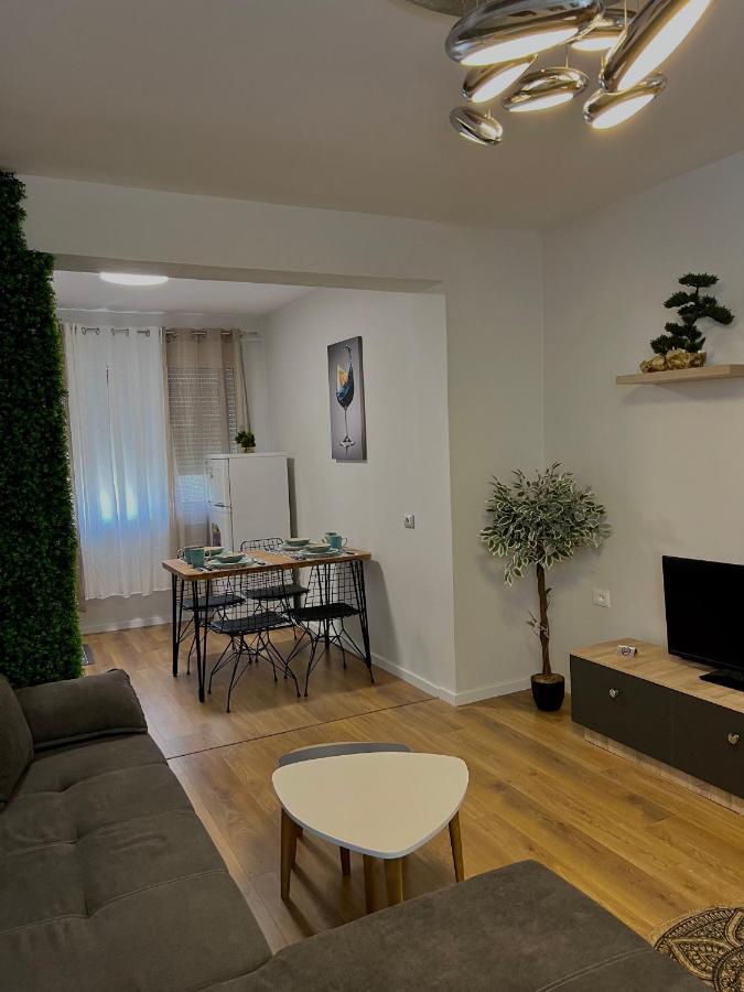 Apartment Pine Tirana
