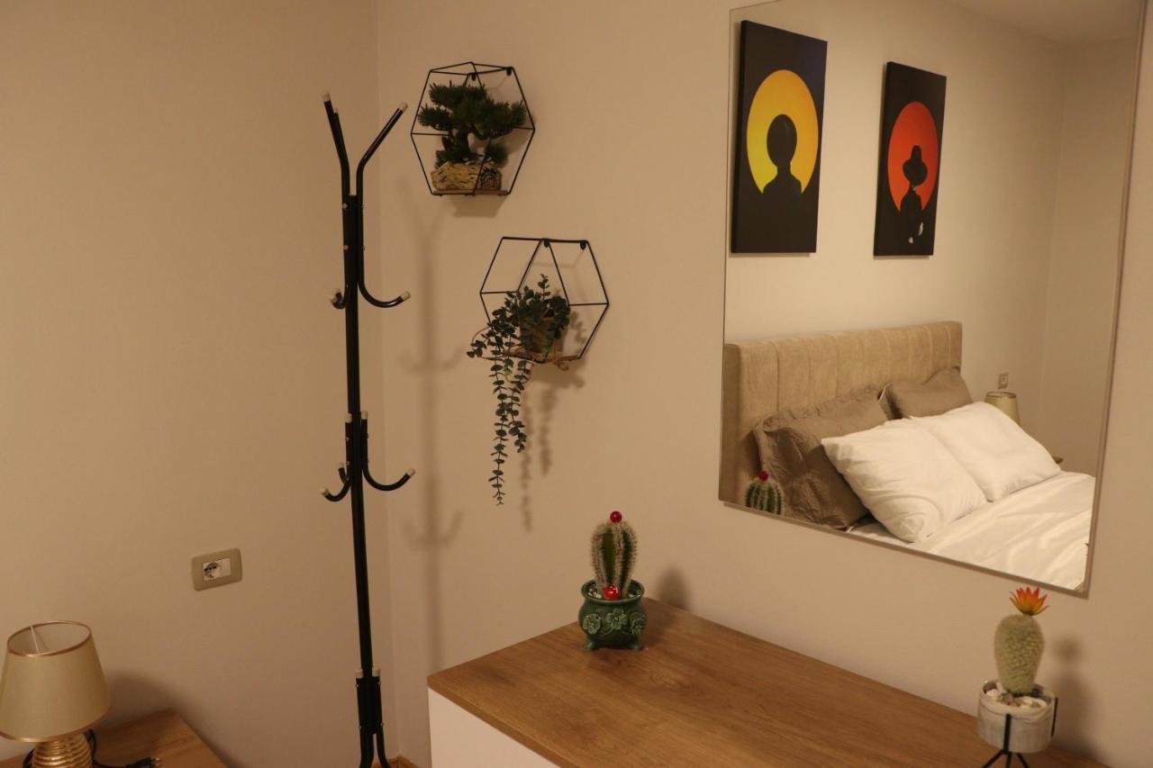 Pine Apartment *